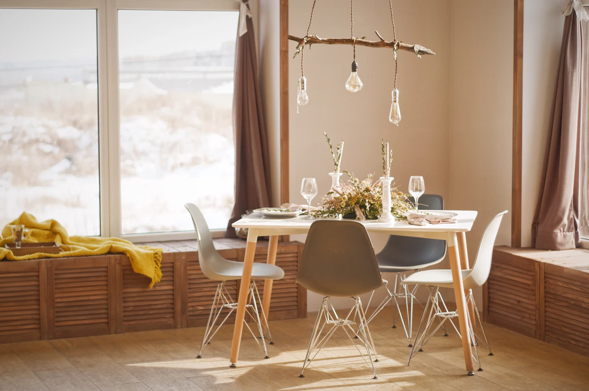Salle à manger en bois clair de L'Alpage, table de famille